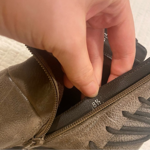 Steve Madden Raglin Heeled Leather Booties in Stone (Size 8.5) - Picture 6 of 10